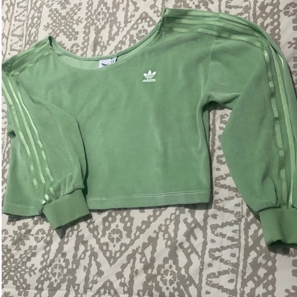 Crop top off the shoulder Adidas shirts. Velvet light green size Large - Picture 1 of 5